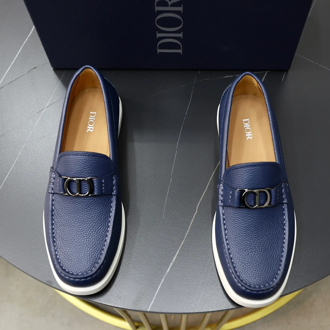 Ex-factory price: 540🙅‍♂️🙅‍♂️🙅‍♂️ Brand: Dior DIOR Standard code: Men's code 38/44 (45 can be customized) Grade: Same as the official website Material: Original cowhide stitching, cowhide lining, original TPU wear-resistant soft outsole Style categories: Leisure and sports version, footwear for driving, young fashion, European and American trends, British style Color: actual picture color
